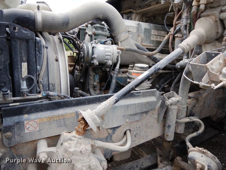 image for item DH6569 2001 Volvo VNM42T  dump truck