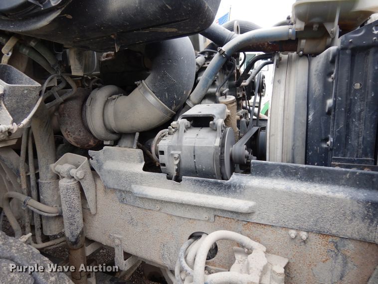 image for item DH6569 2001 Volvo VNM42T  dump truck