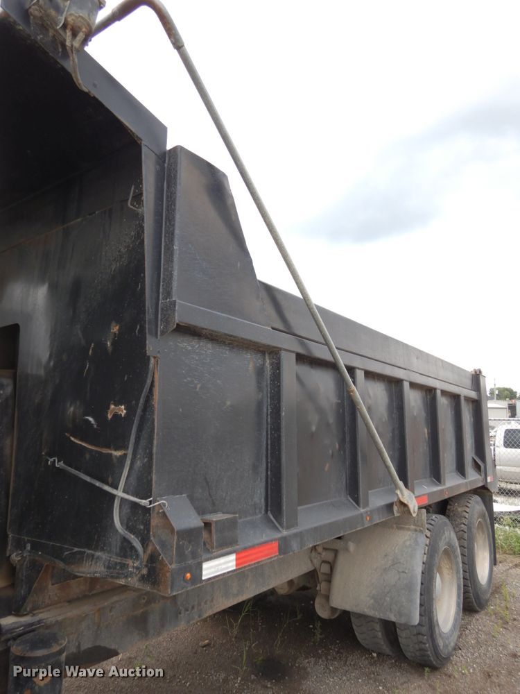 image for item DH6569 2001 Volvo VNM42T  dump truck