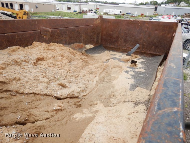 image for item DH6569 2001 Volvo VNM42T  dump truck