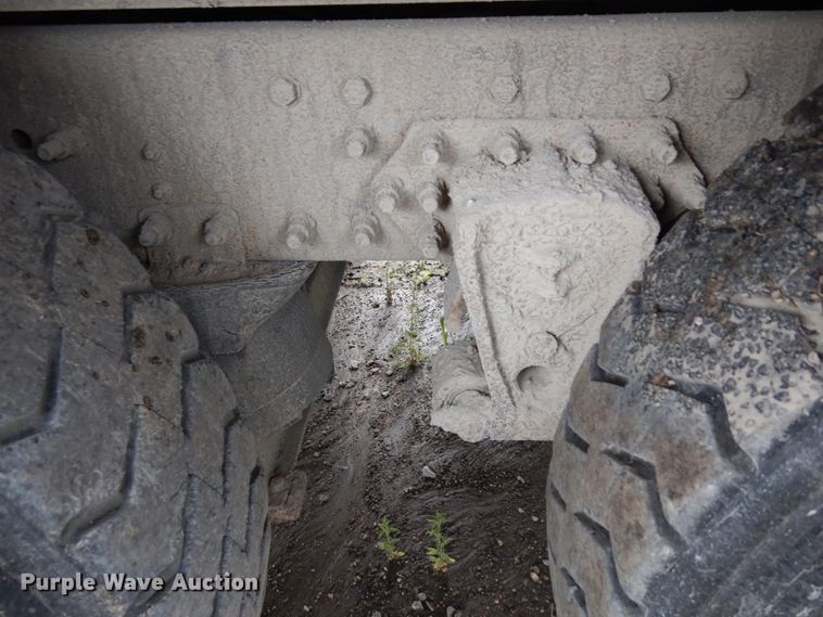 image for item DH6569 2001 Volvo VNM42T  dump truck