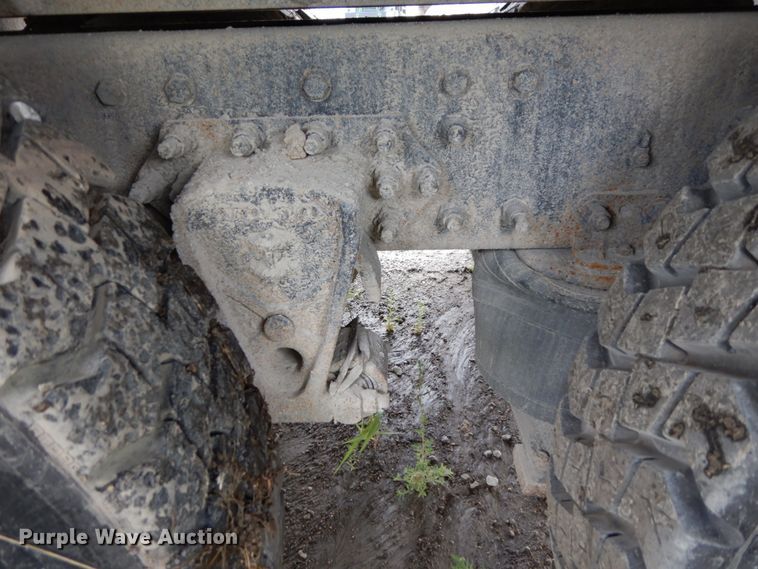 image for item DH6569 2001 Volvo VNM42T  dump truck