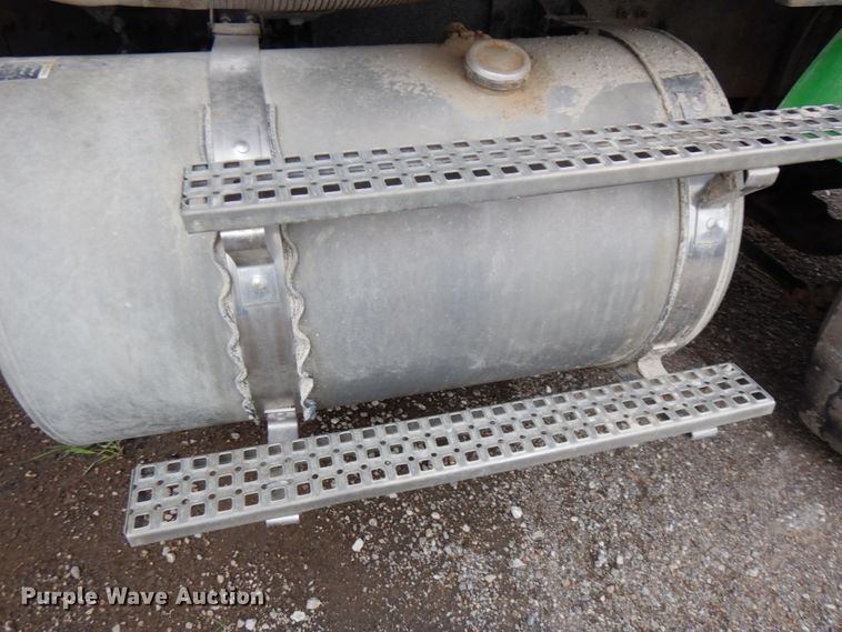 image for item DH6569 2001 Volvo VNM42T  dump truck