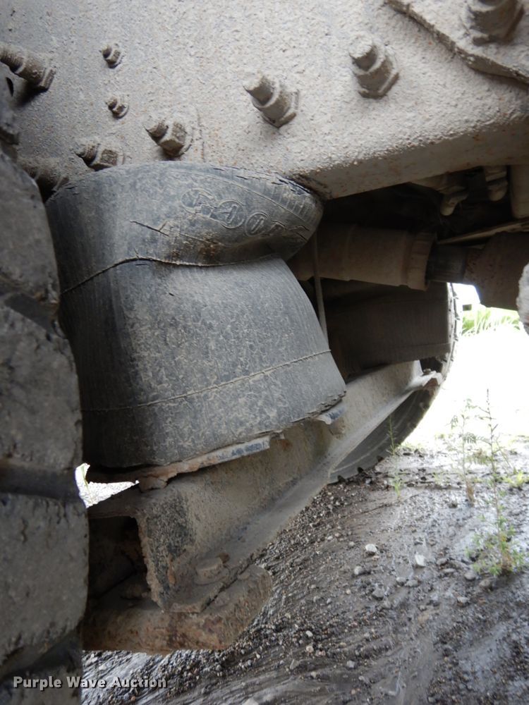 image for item DH6569 2001 Volvo VNM42T  dump truck