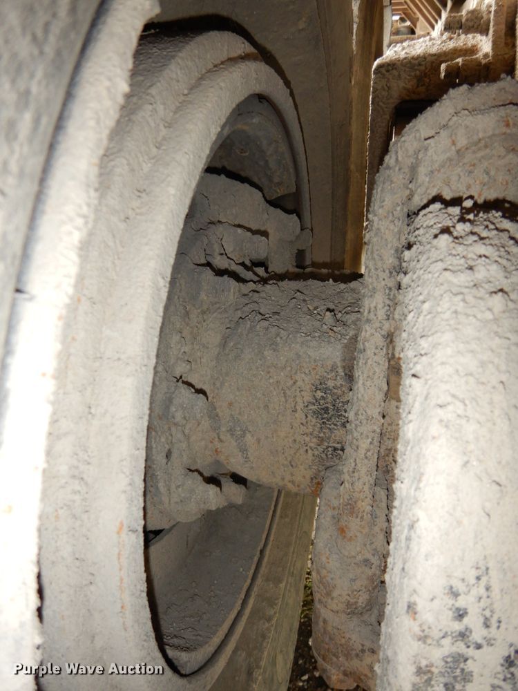 image for item DH6569 2001 Volvo VNM42T  dump truck