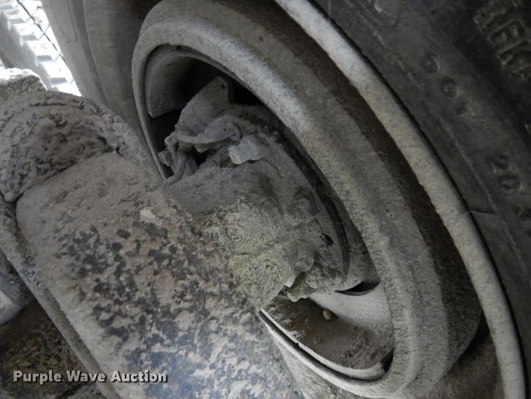 image for item DH6569 2001 Volvo VNM42T  dump truck