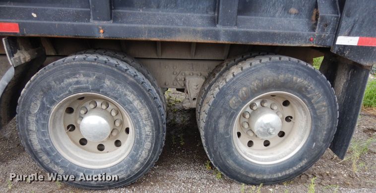 image for item DH6569 2001 Volvo VNM42T  dump truck