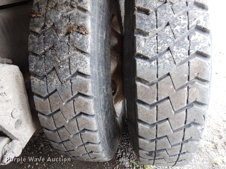 image for item DH6569 2001 Volvo VNM42T  dump truck