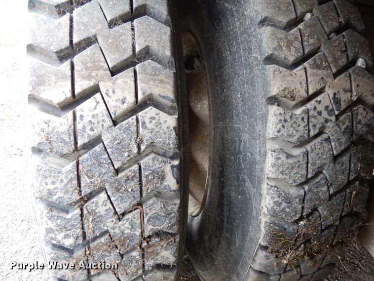 image for item DH6569 2001 Volvo VNM42T  dump truck