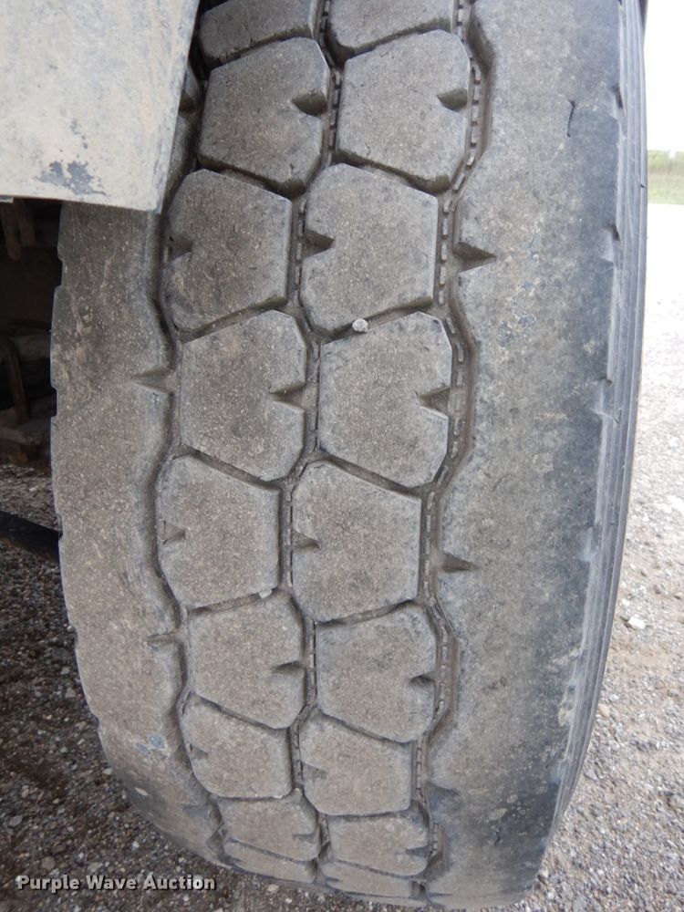 image for item DH6569 2001 Volvo VNM42T  dump truck