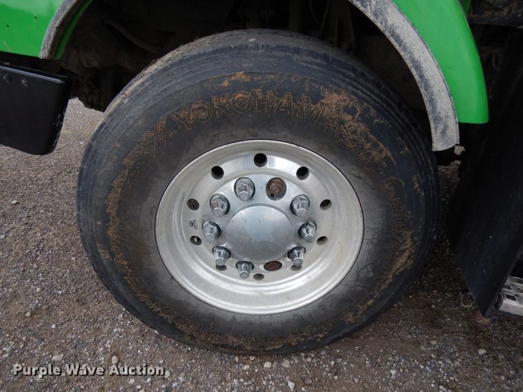 image for item DH6569 2001 Volvo VNM42T  dump truck