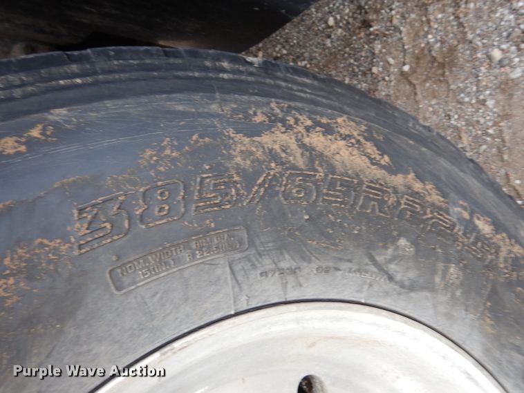 image for item DH6569 2001 Volvo VNM42T  dump truck