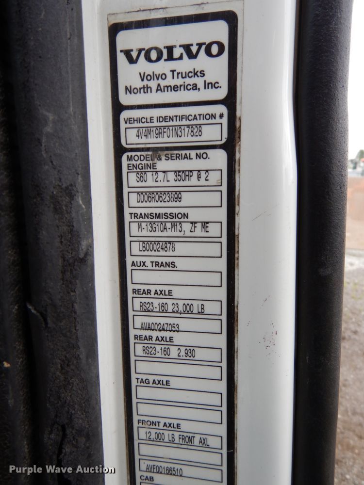 image for item DH6569 2001 Volvo VNM42T  dump truck