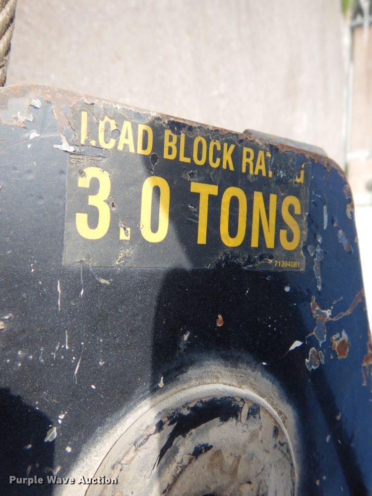 image for item DH6571 1998 Freightliner FL60  utility truck with crane