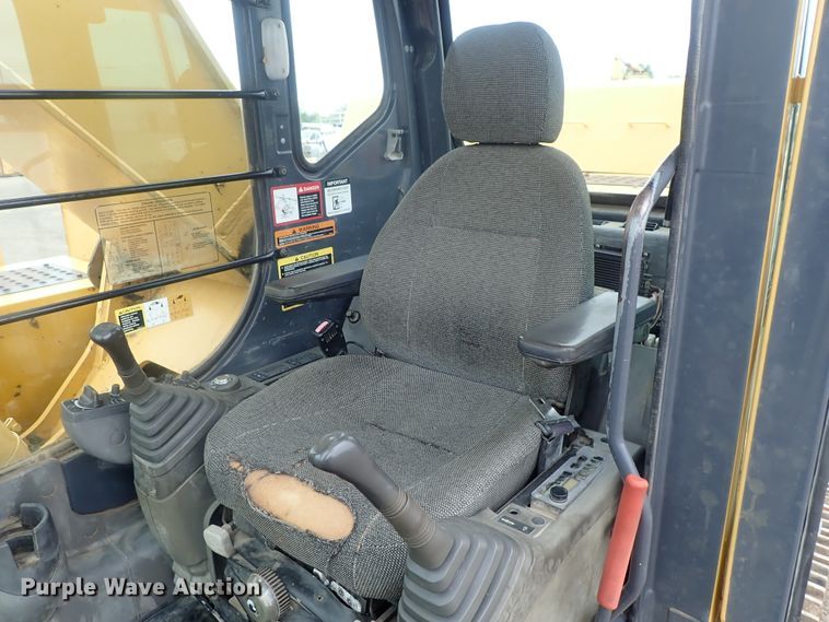 image for item DI4594 2005 John Deere 330C LC  excavator