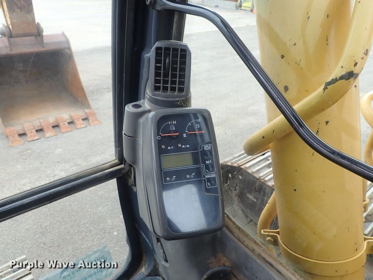 image for item DI4594 2005 John Deere 330C LC  excavator