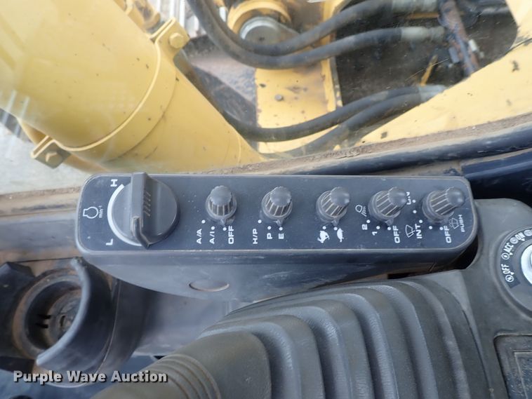 image for item DI4594 2005 John Deere 330C LC  excavator