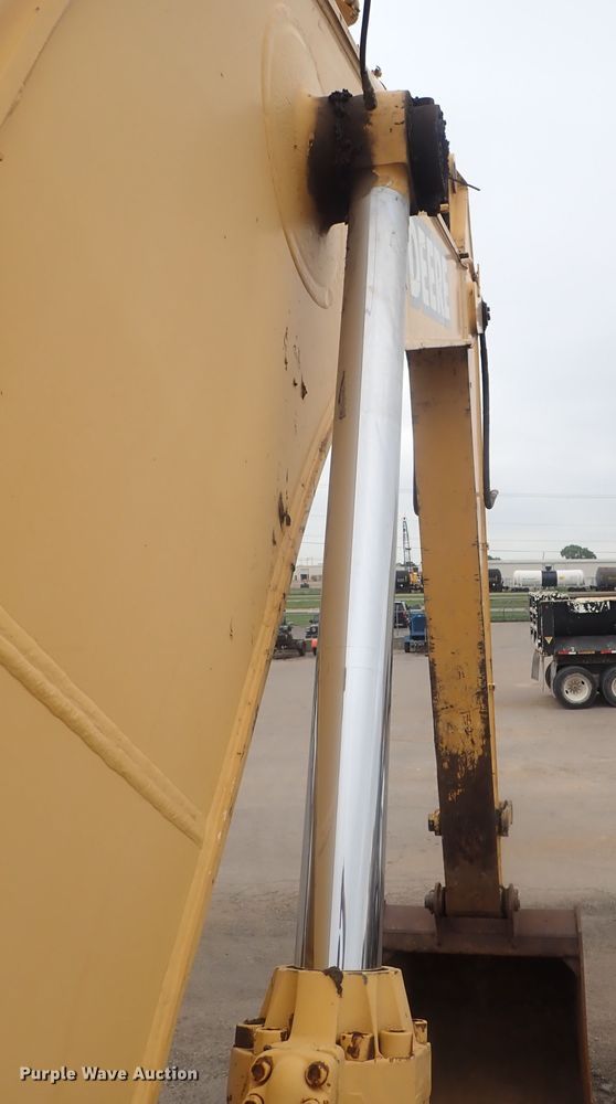 image for item DI4594 2005 John Deere 330C LC  excavator