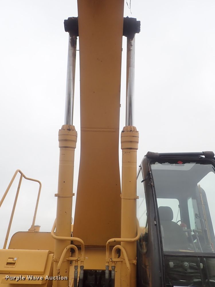 image for item DI4594 2005 John Deere 330C LC  excavator