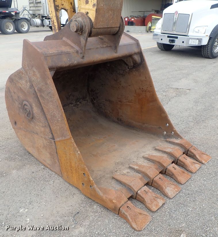 image for item DI4594 2005 John Deere 330C LC  excavator