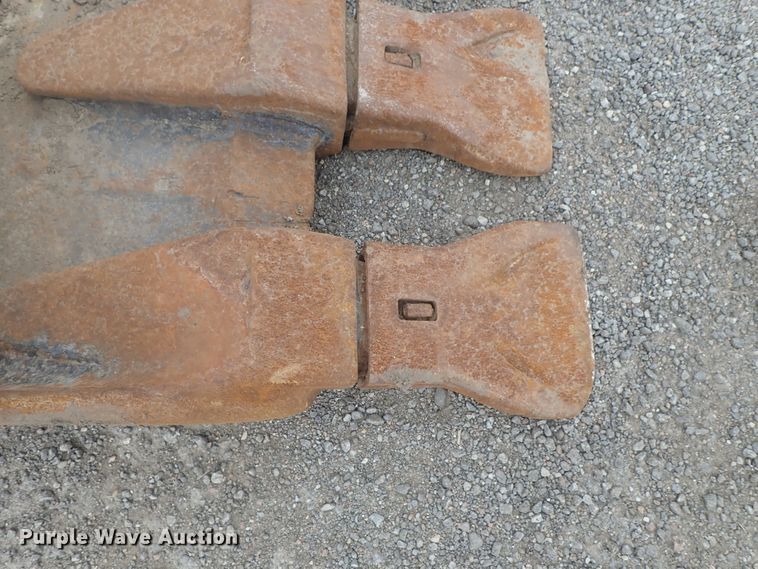 image for item DI4594 2005 John Deere 330C LC  excavator