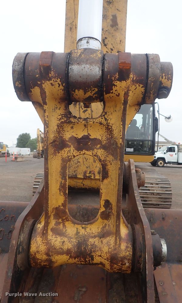 image for item DI4594 2005 John Deere 330C LC  excavator