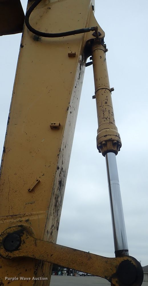 image for item DI4594 2005 John Deere 330C LC  excavator