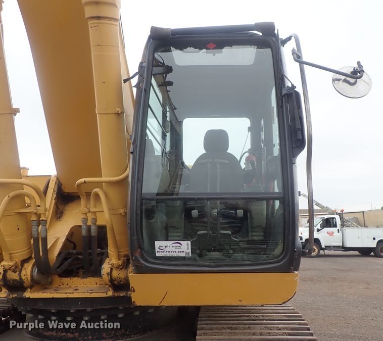 image for item DI4594 2005 John Deere 330C LC  excavator
