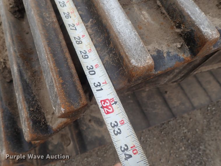 image for item DI4594 2005 John Deere 330C LC  excavator