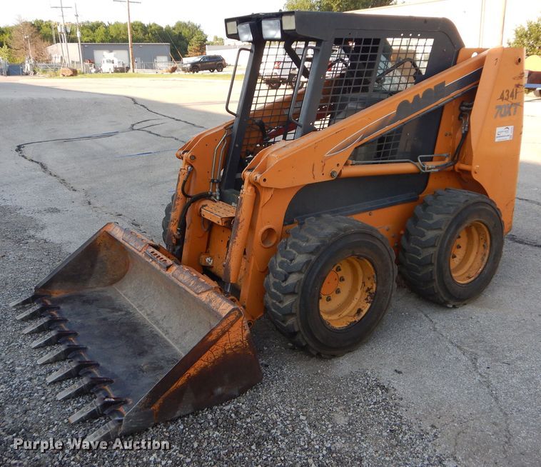 image for item DI8253 2004 Case 70XT  skid steer loader