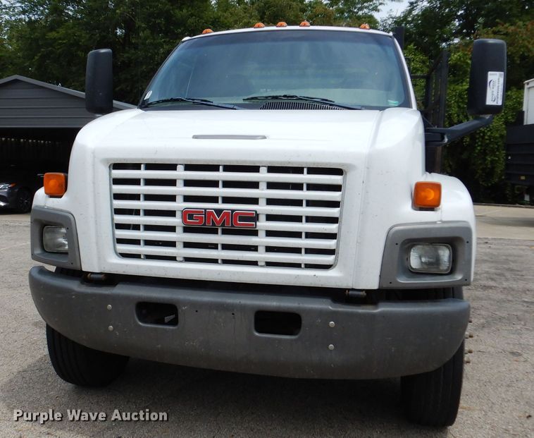 image for item DJ4329 2004 GMC C6500  crane truck