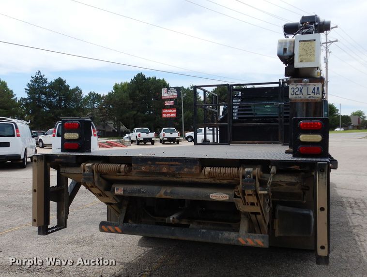 image for item DJ4329 2004 GMC C6500  crane truck