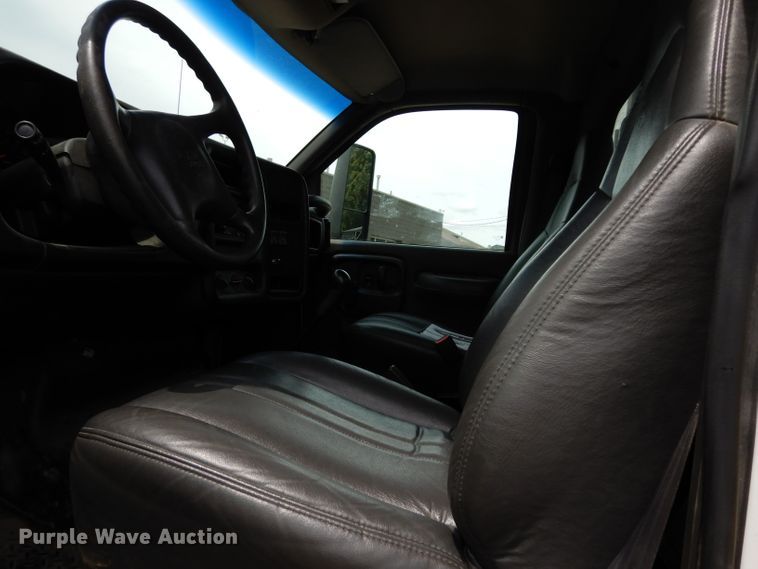 image for item DJ4329 2004 GMC C6500  crane truck