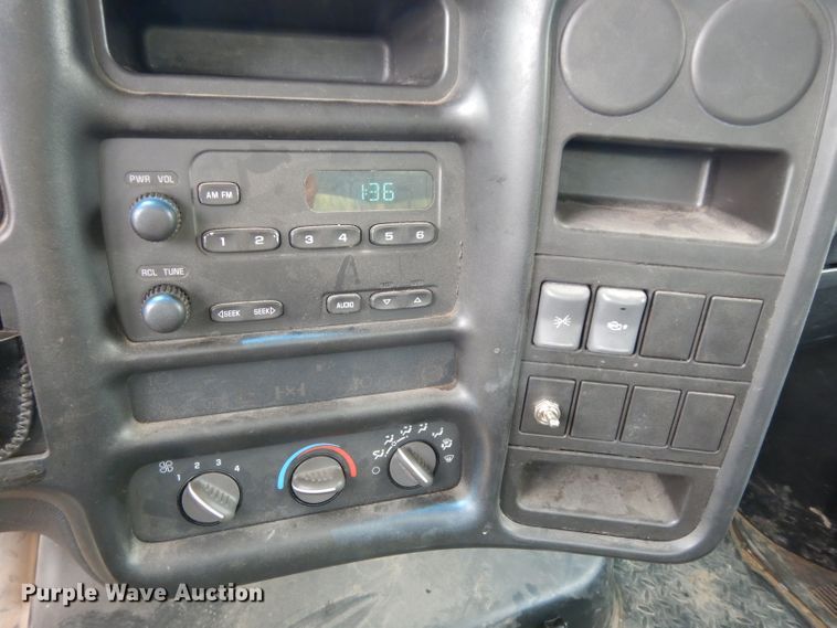 image for item DJ4329 2004 GMC C6500  crane truck