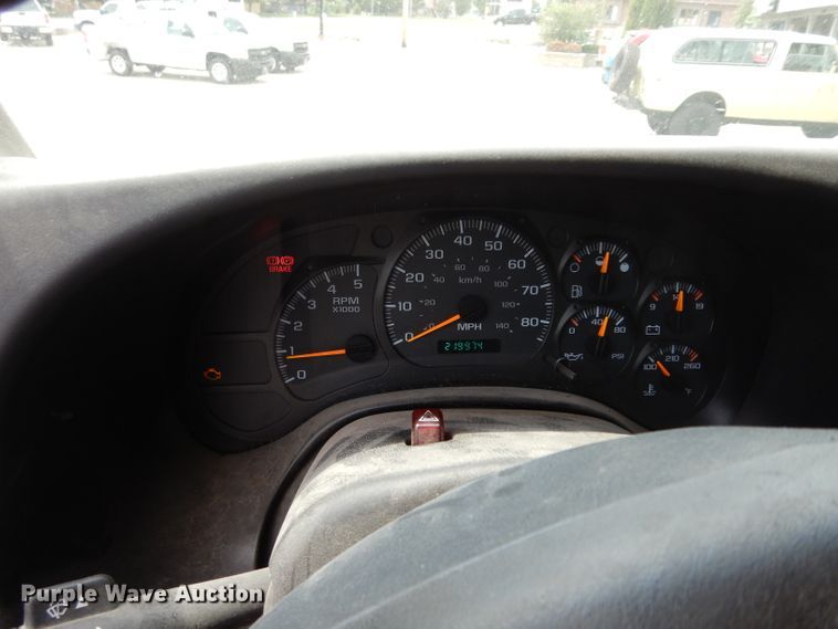 image for item DJ4329 2004 GMC C6500  crane truck