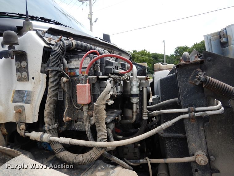 image for item DJ4329 2004 GMC C6500  crane truck