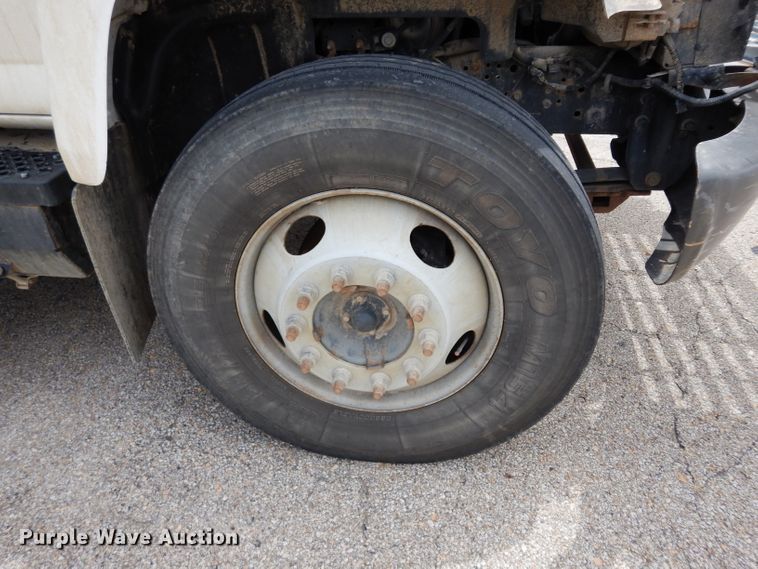 image for item DJ4329 2004 GMC C6500  crane truck