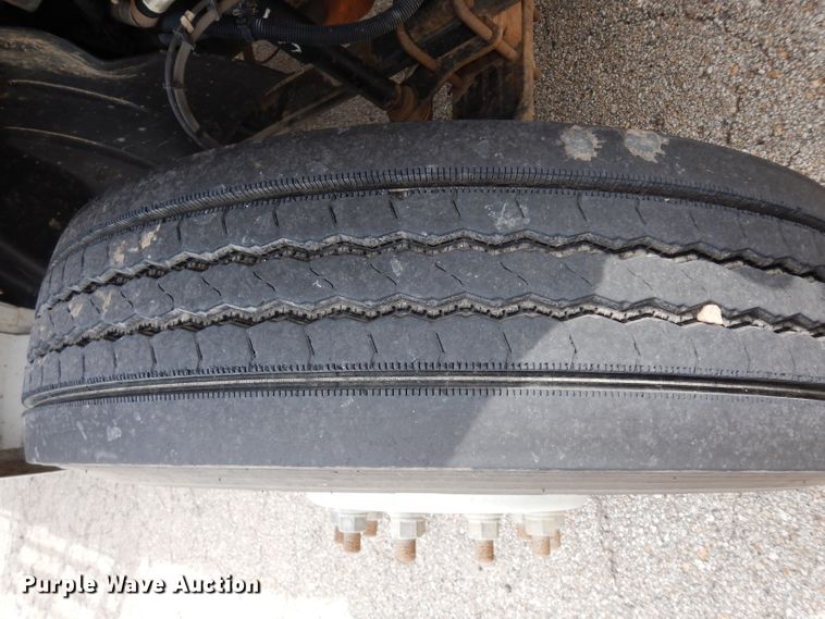 image for item DJ4329 2004 GMC C6500  crane truck