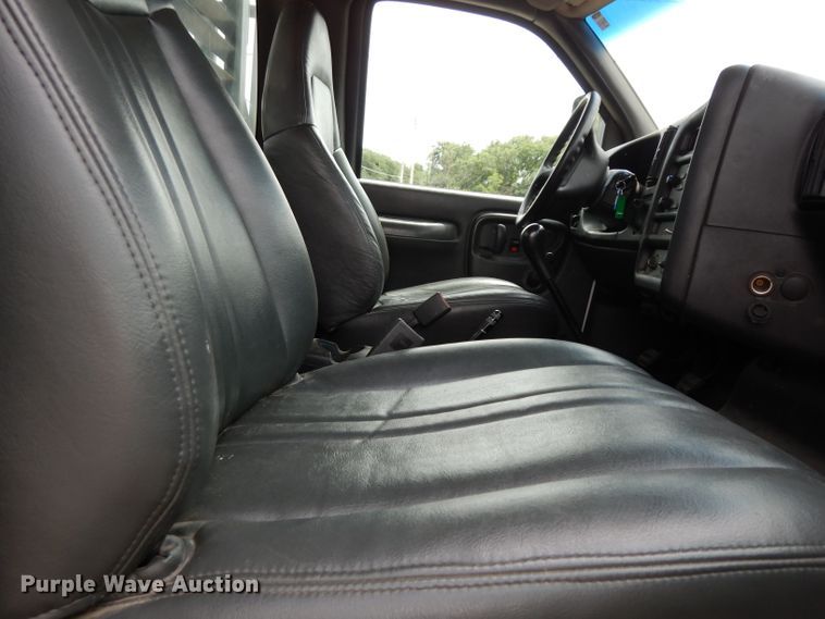 image for item DJ4329 2004 GMC C6500  crane truck