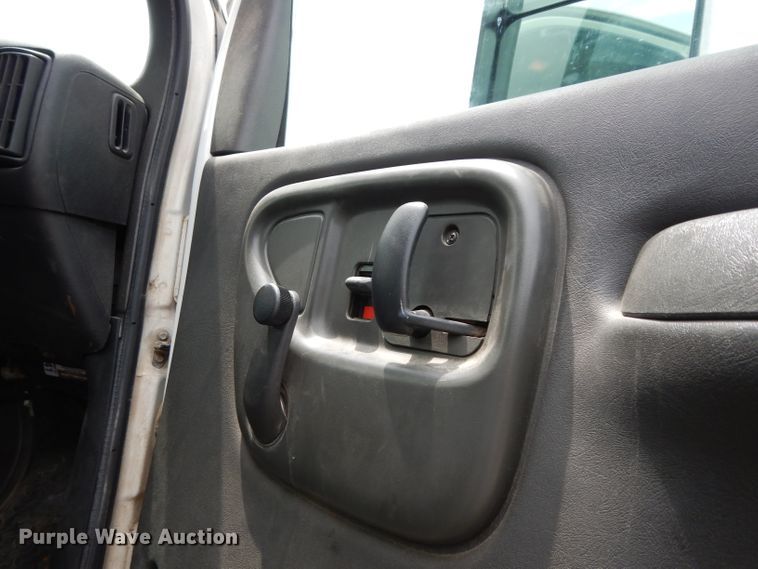 image for item DJ4329 2004 GMC C6500  crane truck