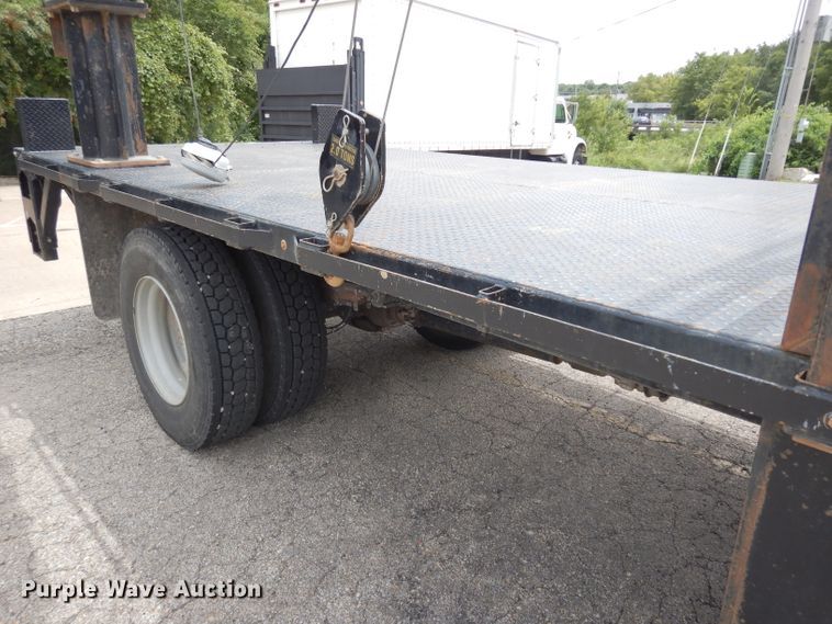 image for item DJ4329 2004 GMC C6500  crane truck