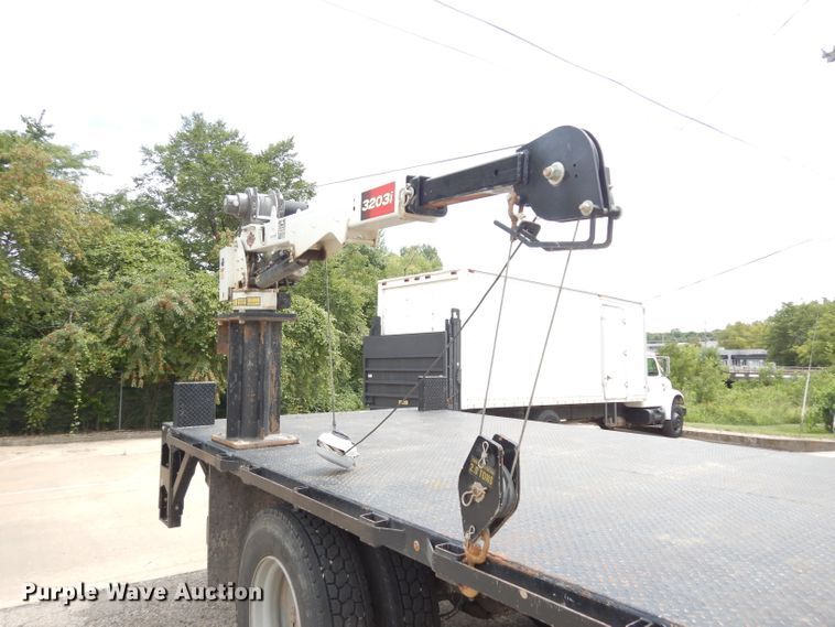 image for item DJ4329 2004 GMC C6500  crane truck