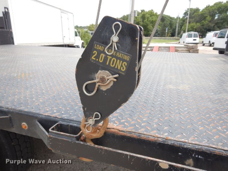 image for item DJ4329 2004 GMC C6500  crane truck