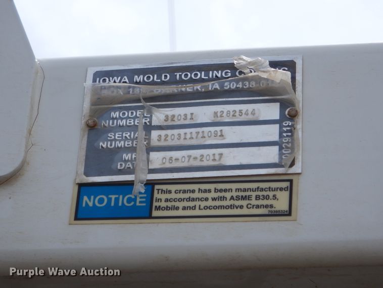 image for item DJ4329 2004 GMC C6500  crane truck