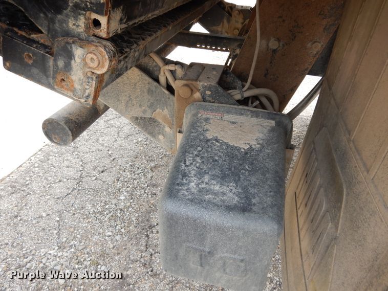 image for item DJ4329 2004 GMC C6500  crane truck