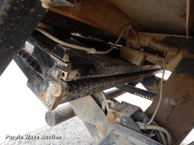 image for item DJ4329 2004 GMC C6500  crane truck