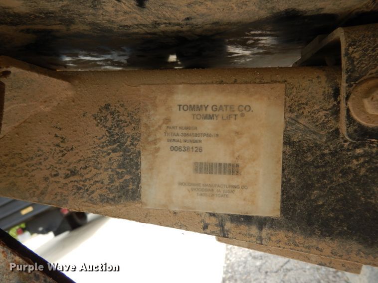 image for item DJ4329 2004 GMC C6500  crane truck