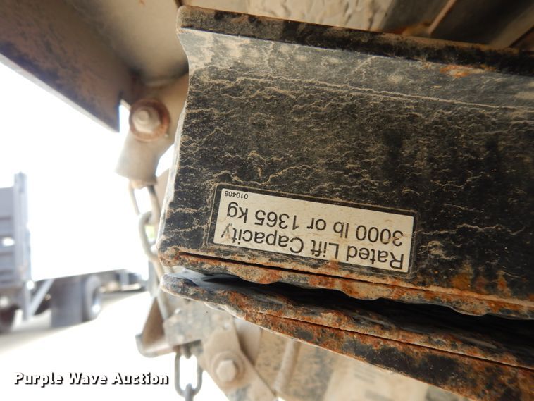 image for item DJ4329 2004 GMC C6500  crane truck