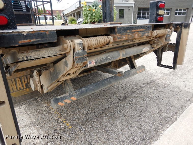 image for item DJ4329 2004 GMC C6500  crane truck