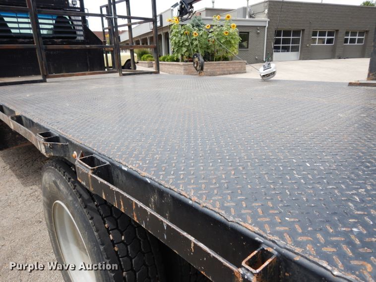 image for item DJ4329 2004 GMC C6500  crane truck